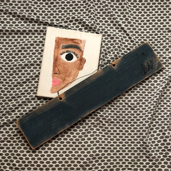 Brandy Melville Weathered Girls Bite Back Sign - Picture 2 of 3